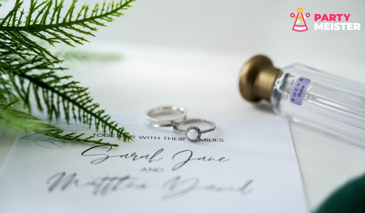 A wedding invitation, a phial and a leaf